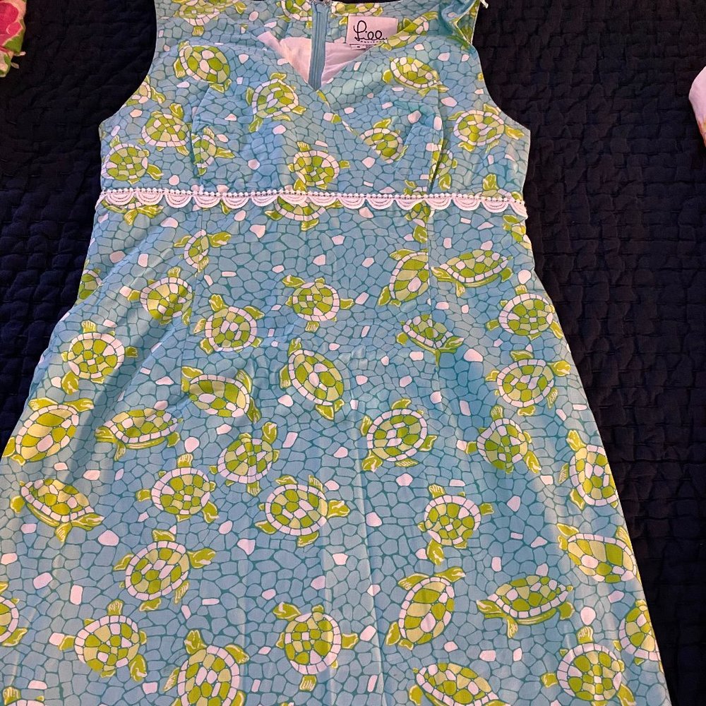 Size 8 White Label Vintage Lilly Pulitzer Mosaic Turtle Staci dress